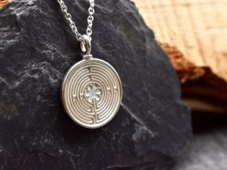 Collier Médaillon Tesla "Fleur de Vie"